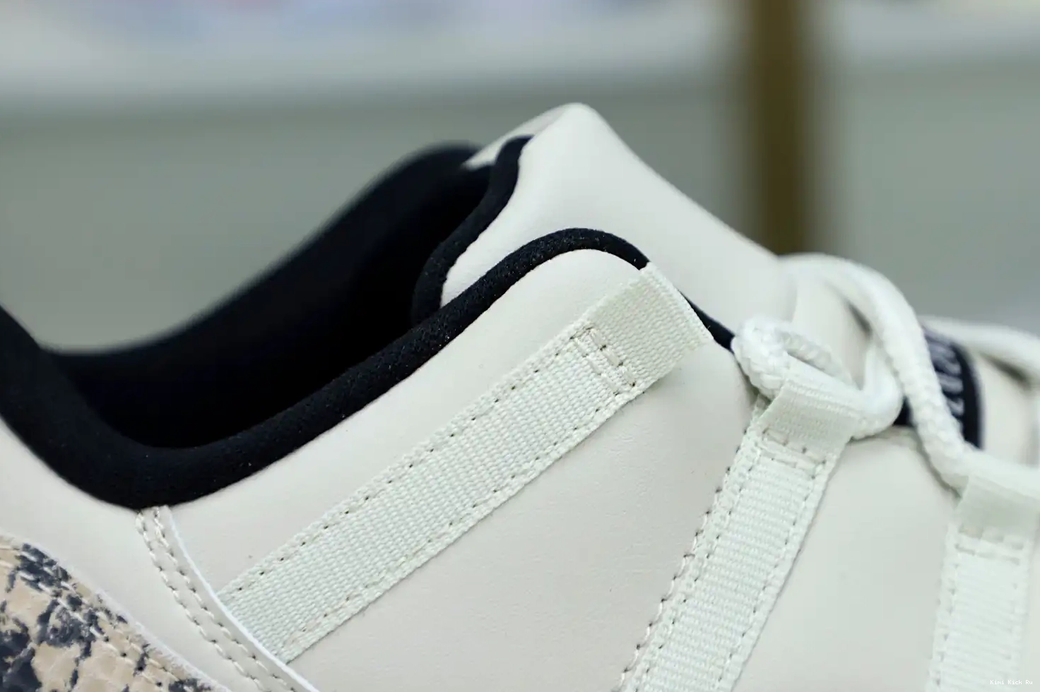 Kimikick BONE SNAKESKIN 11 LIGHT AIR JORDAN LOW 0731